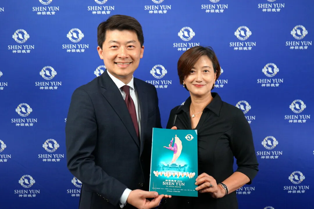 David Wu, director general of the Taipei Economic and Cultural Office in Sydney, and his wife Vicki Wu attend Shen Yun Performing Arts at the Capitol Theatre in Sydney, Australia, on March 14, 2024. (NTD)