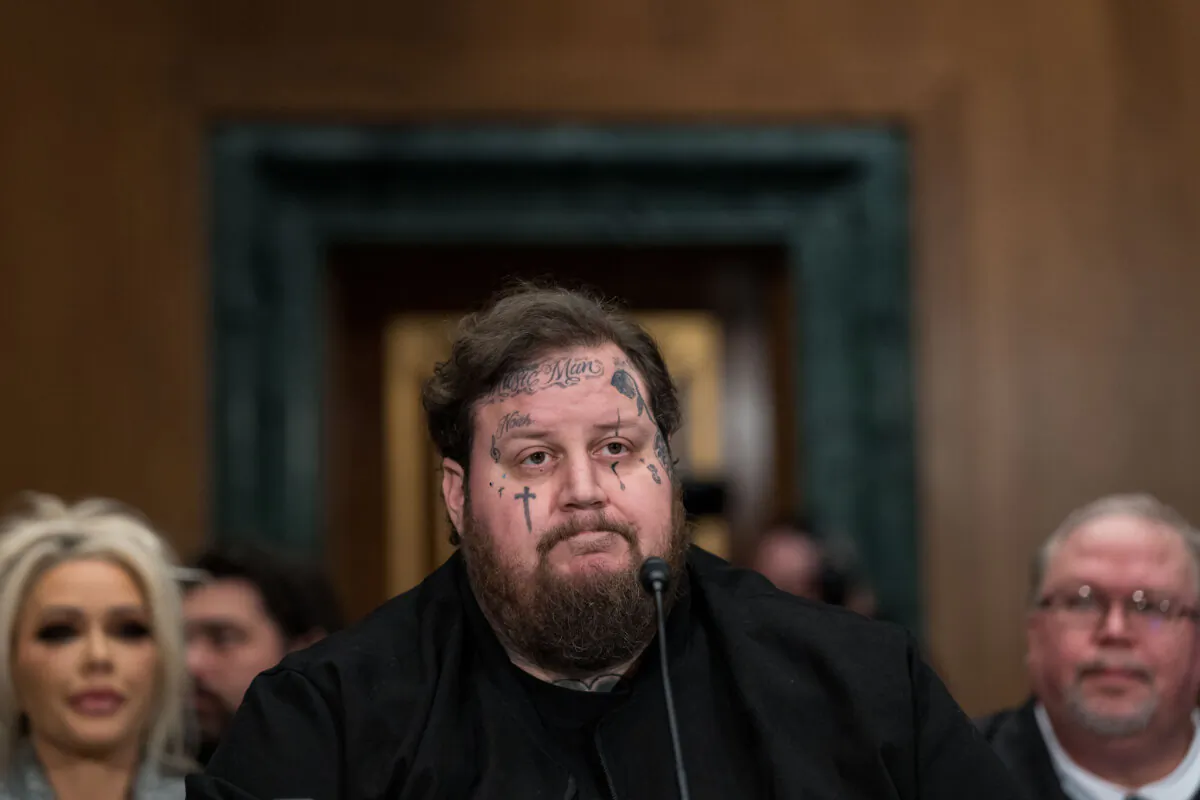 American singer and songwriter Jason "Jelly Roll" DeFord testifies before the Senate Banking, Housing, and Urban Affairs committee in Washington, on Jan. 11, 2024. (Kent Nishimura/Getty Images)
