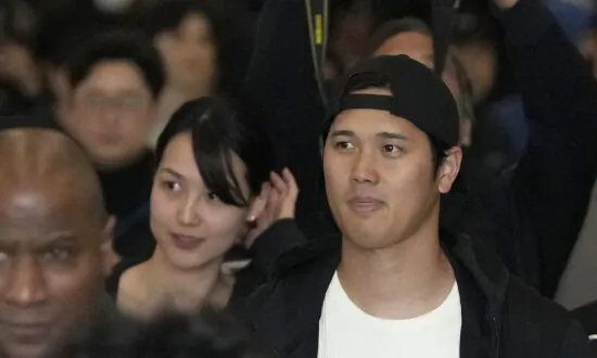 Baseball Superstar Ohtani and His Wife Arrive in South Korea for Dodgers-Padres MLB Opener