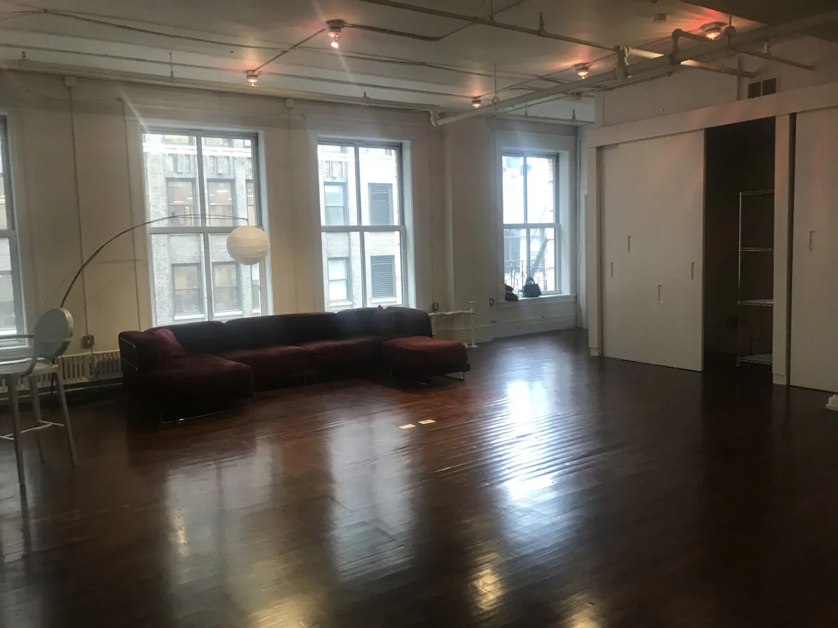 A sparse living room creates an unappealing first impression for potential buyers. (Provided photo/TNS)
