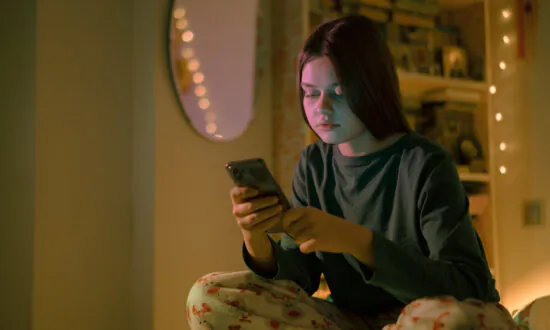 Alaska House Passes Bill Banning Social Media Access for Kids