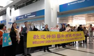 Shen Yun Company Warmly Welcomed by Chicago Fans After Returning From Europe