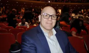 Listening to Shen Yun’s Music ‘Felt Like I Was Doing a Meditation,’ Says Surgeon