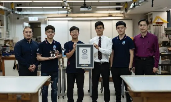4 Secondary School Students Built the World’s Smallest Humanoid Robot, Breaking the Guinness World Record