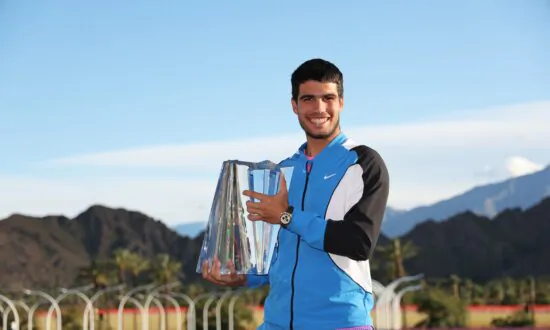 Alcaraz Defeats Medvedev to Defend His Indian Wells Title. Swiatek Beats Sakkari for Women’s Title