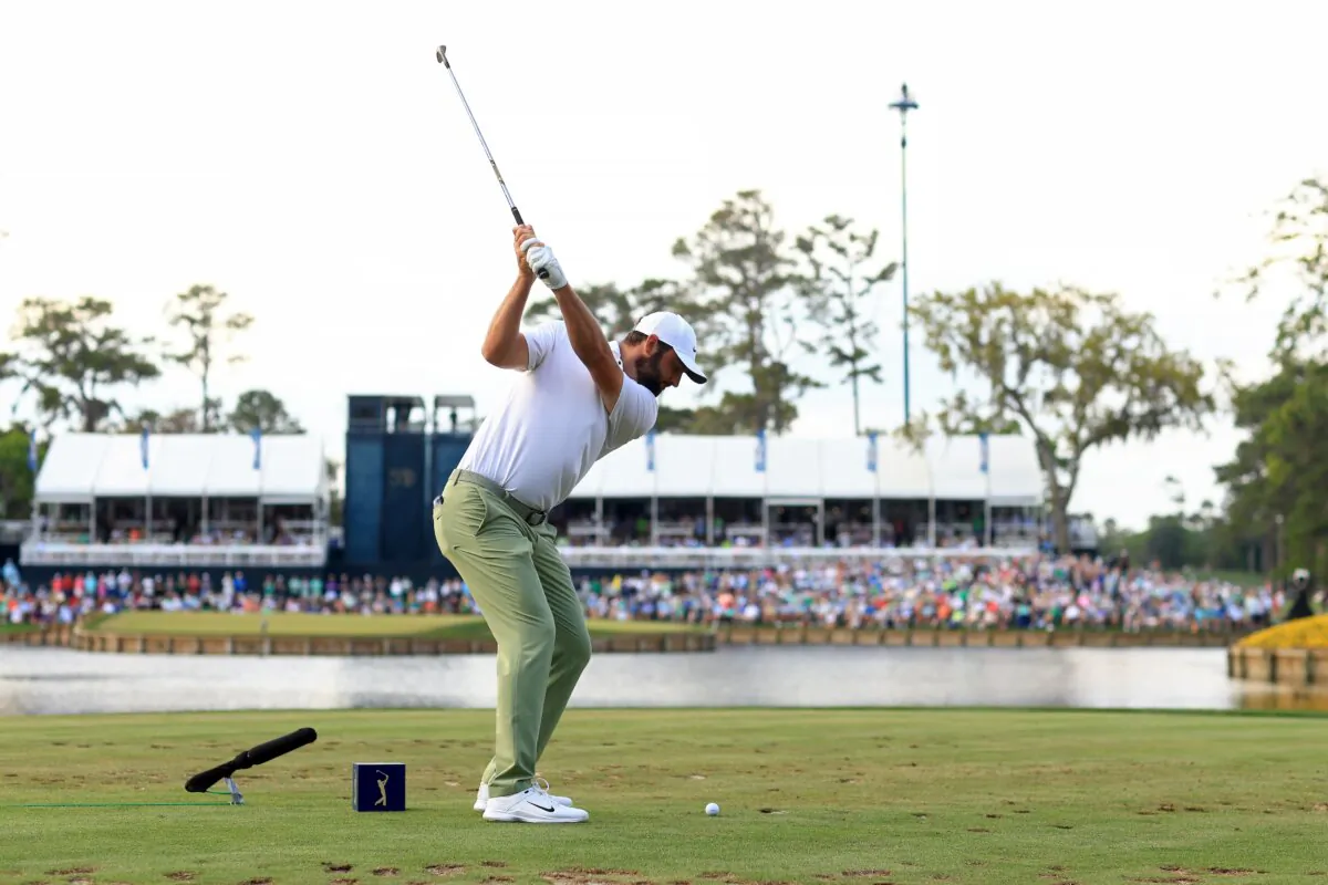 Scottie Scheffler of the United States plays plays his tee-shot from the 17th tee during the final round of THE PLAYERS Championship in Ponte Vedra Beach, Fla., on March 17, 2024. (Mike Ehrmann/Getty Images)