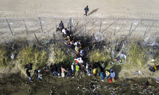 AUDIO: Appeals Court Reinstates Hold on Texas Immigration Law | News Brief (March 21)