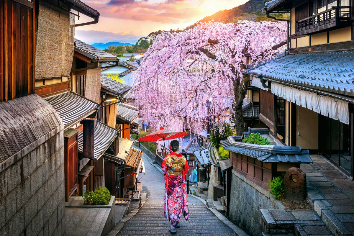 Woman wearing traditional kimono walking in the historic Higashiyama district in Kyoto, Japan. (Tawatchai Prakobkit/Dreamstime/TNS)