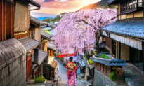 Kyoto to Ban Tourists From Geisha District Due to Bad Behavior