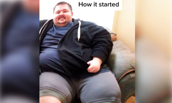 700lb-Wheelchair-Bound Man Sheds 400lbs Over 5 Years Without Surgery—He's Now Unrecognizable