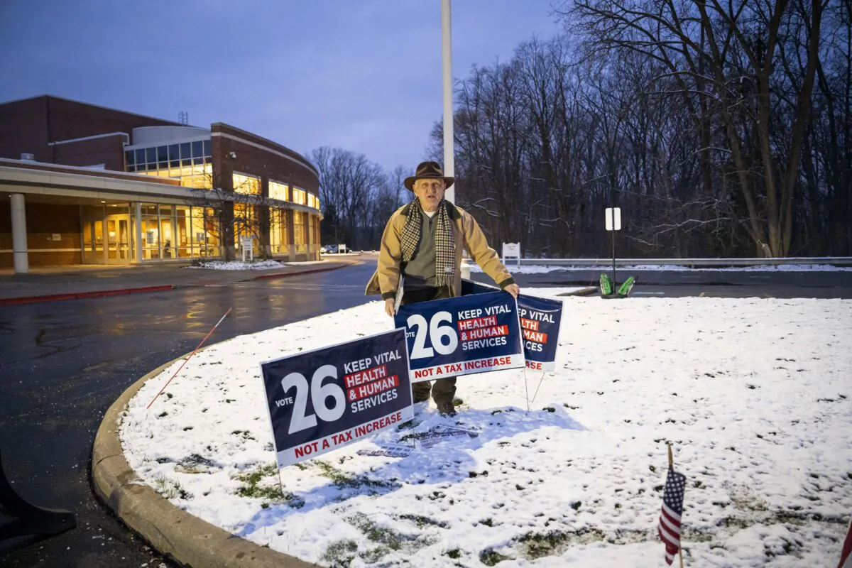 A polling place at Chagrin Falls High School in Chagrin Falls, Ohio, on March 19, 2024. (Madalina Vasiliu/The Epoch Times)