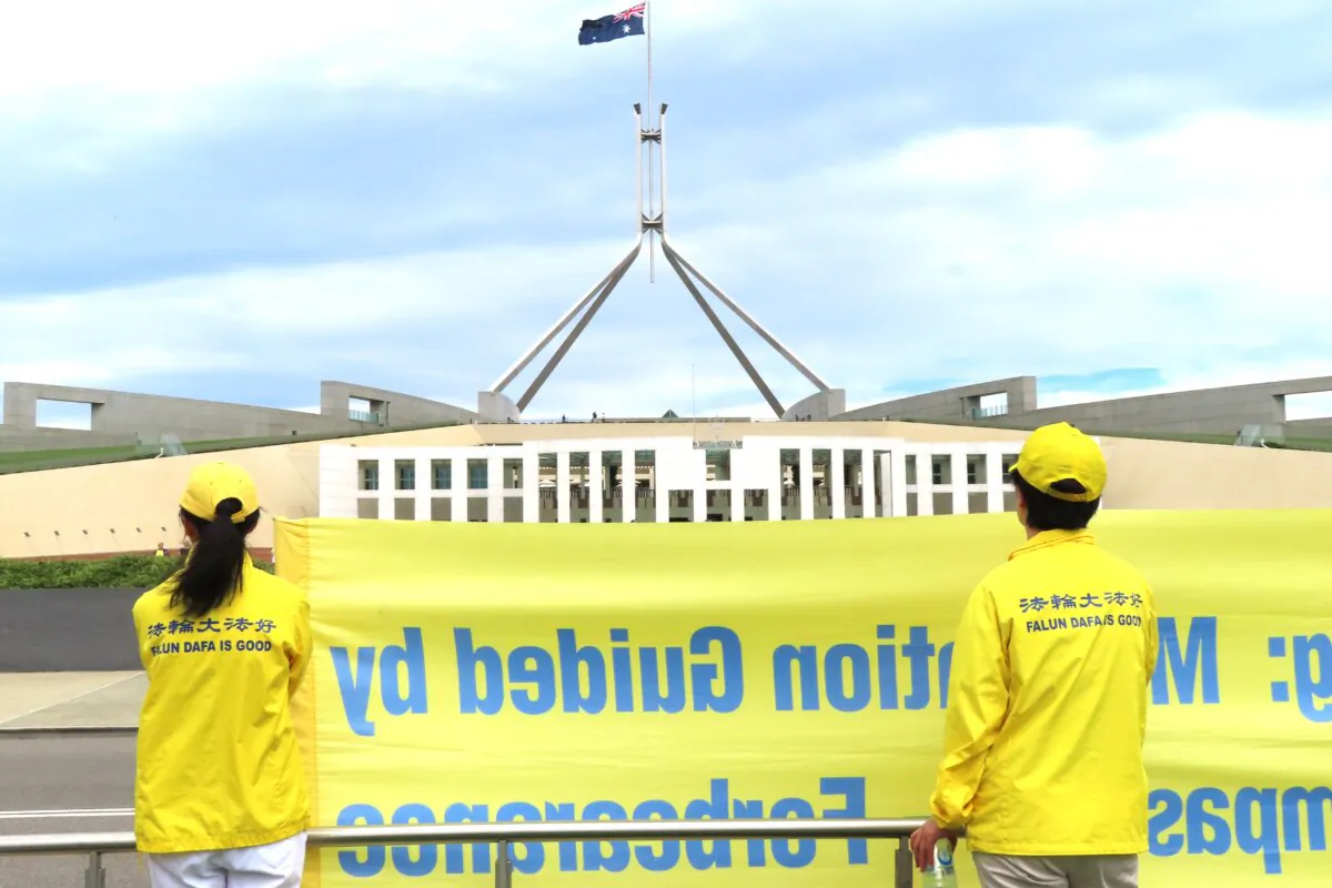 Falun Gong practitioners protest CCP Foreign Minister Wang Yi's visit in Canberra, Australia, on March 20, 2024. (Rebecca Zhu/The Epoch Times)
