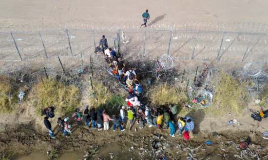 Appeals Court Seems Divided on Halting Texas Immigration Law