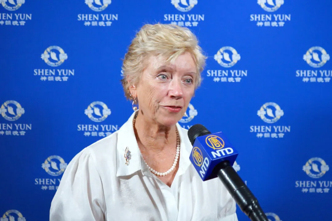 Bayswater Councillor Sally Palmer attends Shen Yun Performing Arts at His Majesty's Theatre in Perth, Australia, on March 20, 2024. (NTD)