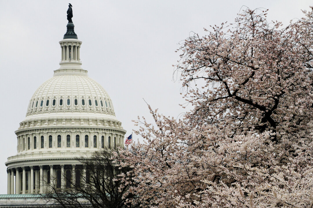 Bipartisan Lawmakers Introduce Translation Bill to Combat Security Threats From China, Russia