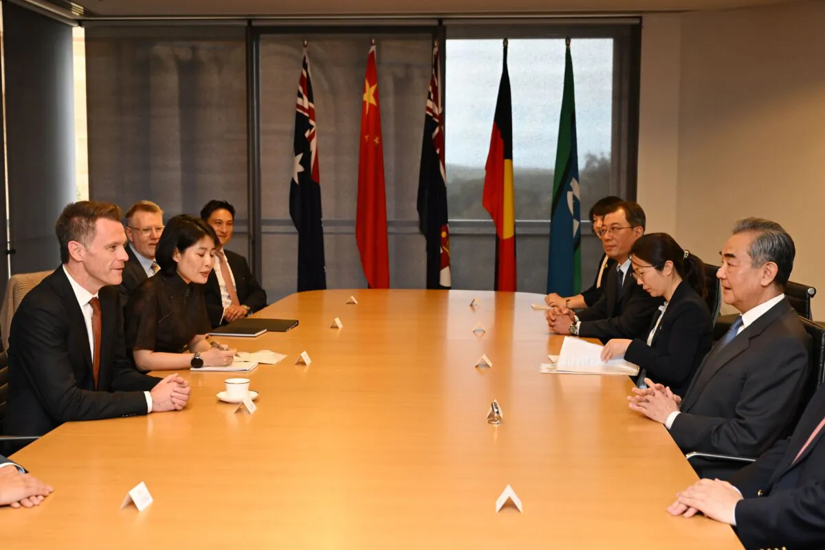 Chinese Foreign Minister Wang Yi (right) meets with NSW Premier Chris Minns (left) during a visit to New South Wales Parliament House in Sydney, Australia, on March 21, 2024. (Getty Images/Getty Images)