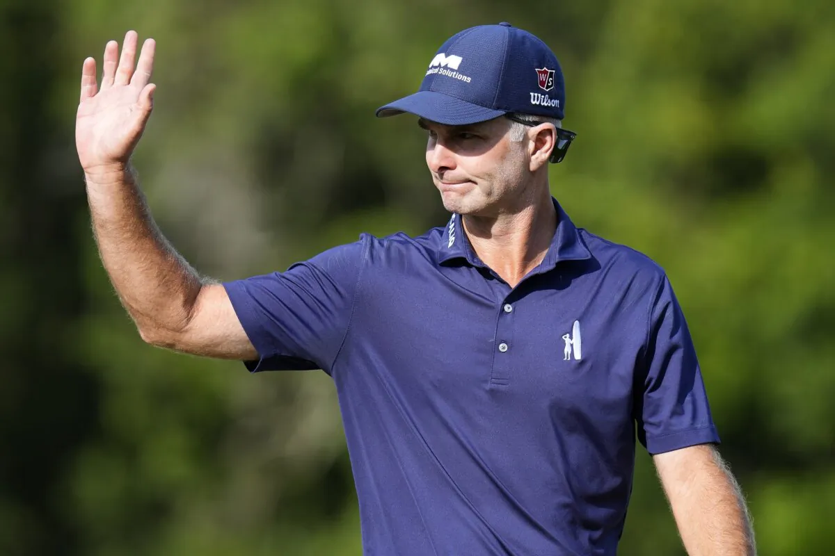 Kevin Streelman waves to the gallery after making his putt on the seventh hole during the first round of the Valspar Championship golf tournament at Innisbrook in Palm Harbor, Fla., on March 21, 2024. (Chris O'Meara/AP Photo)