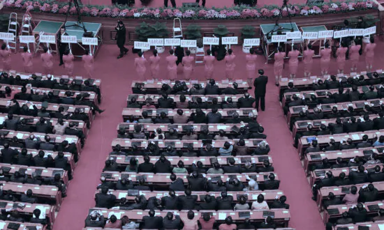 CCP Officials Opting to ‘Lie Flat’ in Passive Resistance to Xi: Analysis