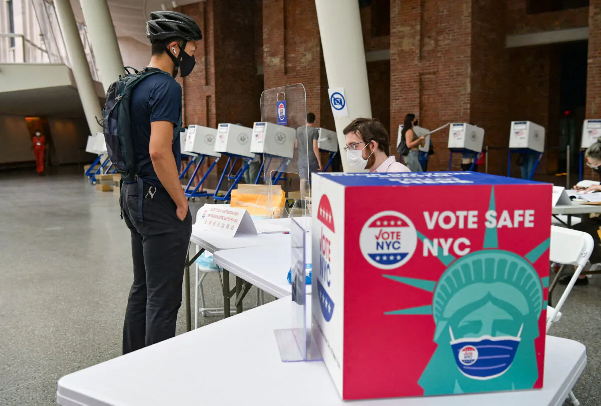 Residents vote during the mayoral primary election at the Brooklyn Museum polling station in New York City on June 22, 2021. (Angela Weiss/AFP via Getty Images)