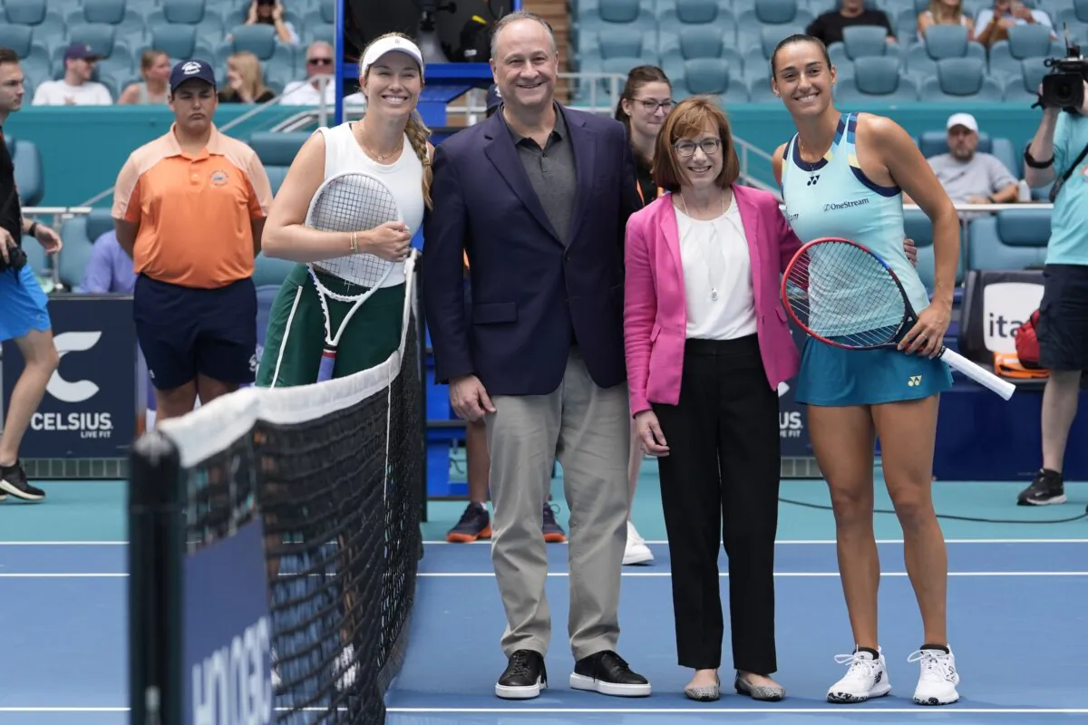 Danielle Collins (L) poses with Douglas Emhoff (C), Cindy Long, and Caroline Garcia, of France (R), before their match during the Miami Open tennis tournament in Miami on March 27, 2024. (Lynne Sladky/AP Photo)