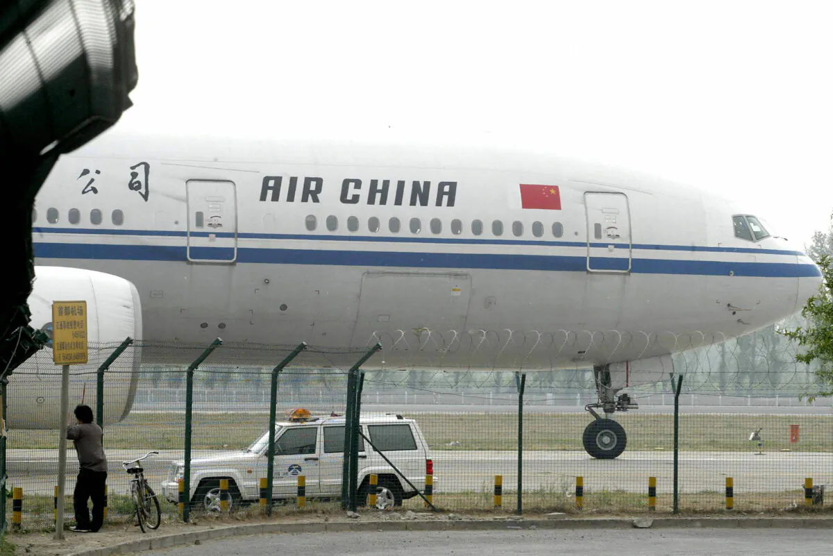 An Air China Boeing 737-800 taxis on the runway at the Beijing international airport on May 11, 2005. (STR/AFP via Getty Images)