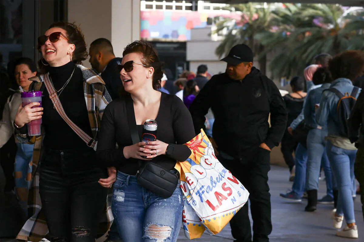 According to surveys conducted for the 2023 Visitor Profile Study, travelers to Las Vegas still find it a bargain destination compared with other places they may be inclined to visit. (Ellen Schmidt/Las Vegas Review-Journal) @ellenschmidttt