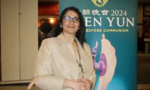 ‘When You Come Here All Your Worries Are Gone,’ Says Shen Yun Audience Member