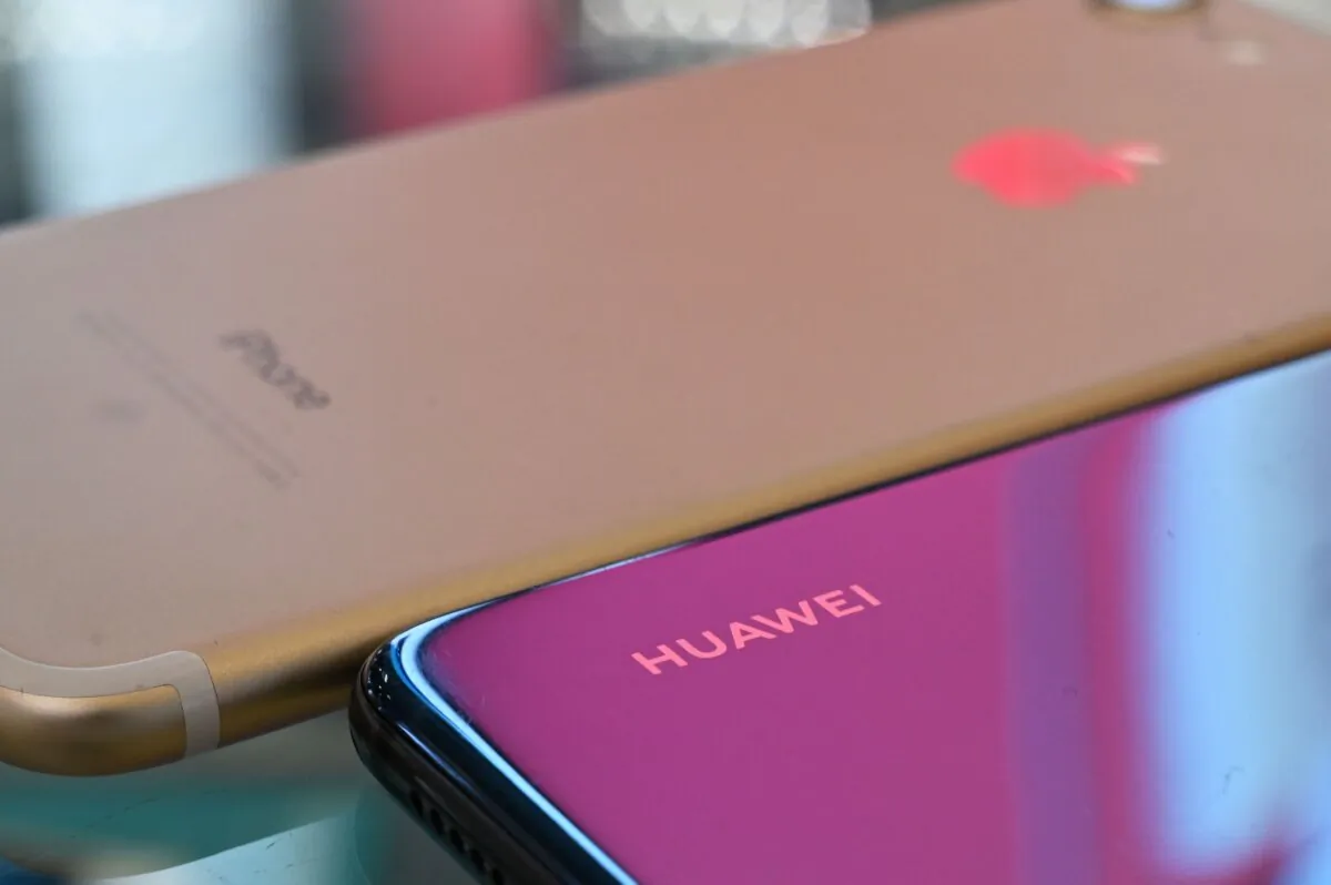 A Huawei and Apple iPhone are displayed at a store in Shanghai on May 27, 2019. (Hector Retamal/AFP via Getty Images)