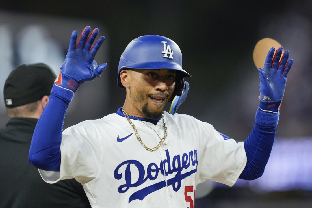 The Comeback Kid: Neto'S Leadoff Power Fuels Epic Win Over Dodgers! - 20pb63f