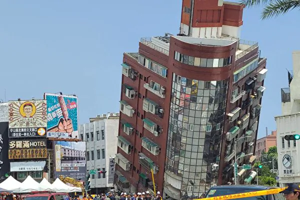 A strong earthquake with a magnitude of 7.2 struck in the morning, causing the Uranus Building, located at the Dongdamen Night Market in Hualien City, to collapse, on April 3, 2024. (Chen Hsiu-Yen/The Epoch Times)
