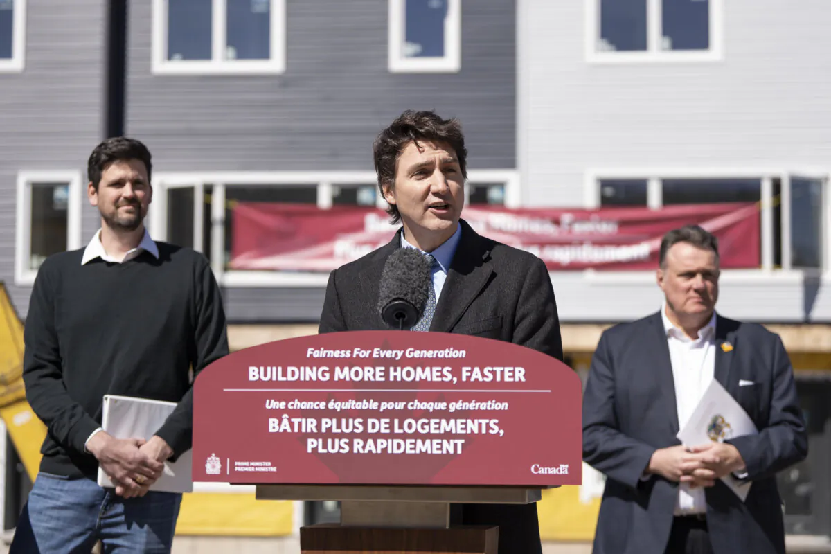 Prime Minister Justin Trudeau, flanked by Housing Minister Sean Fraser (L) and Halifax Mayor Mike Savage, makes a housing announcement in Dartmouth, N.S., on April 2, 2024. (The Canadian Press/Darren Calabrese)