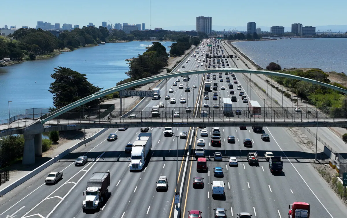 Traffic moves along Interstate 80 in Berkeley, Calif., on Aug. 24, 2022. (Justin Sullivan/Getty Images)