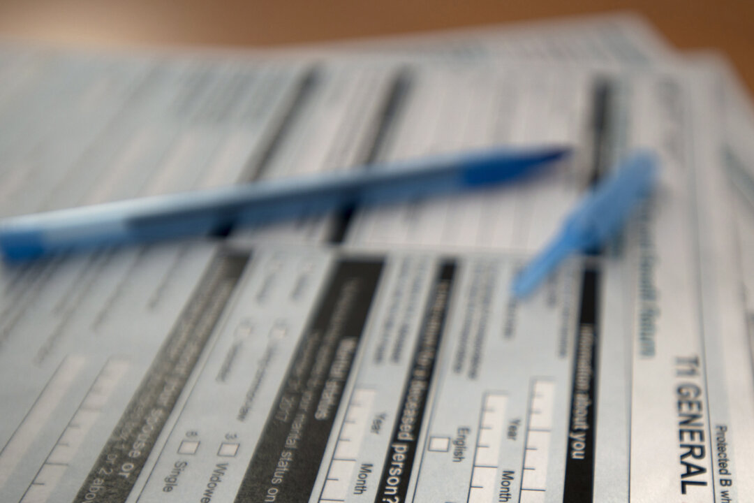 Canadians Pay Higher Income Tax Than Workers in Most Other OECD Countries: Report