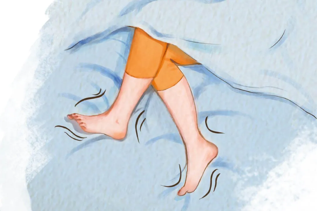 People with restless legs syndrome experience an irresistible urge to move their legs at night. (Illustration by The Epoch Times, Shutterstock)