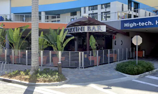 Gunfight at South Florida Bar Leaves 2 Dead and 7 Injured