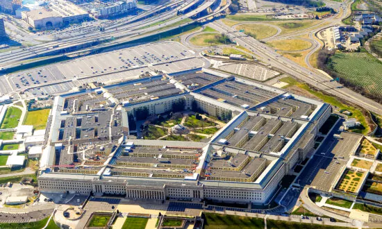 Bipartisan US Senators Press Pentagon to Address Contractors Overcharging Military For Parts, Services