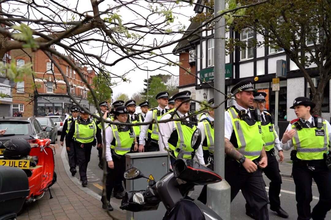 Anti-ULEZ Activists Released on Bail After Protesting Near Sadiq Khan’s Home