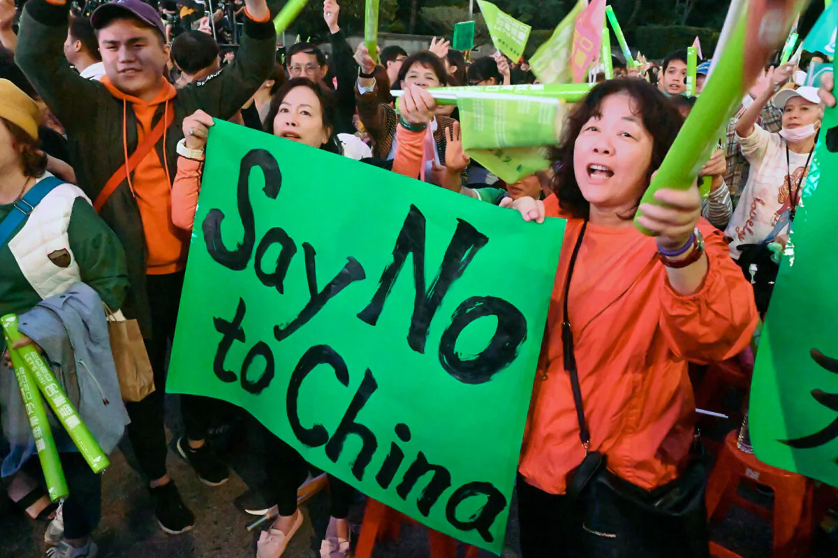 Supporters of Taiwanese President Tsai Ing-wen from the ruling Democratic Progressive Party (DPP) display a placard during a rally in Taipei, Taiwan, on Jan. 10, 2020, ahead of the Jan. 11 presidential and parliamentary elections. (Sam Yeh/AFP)