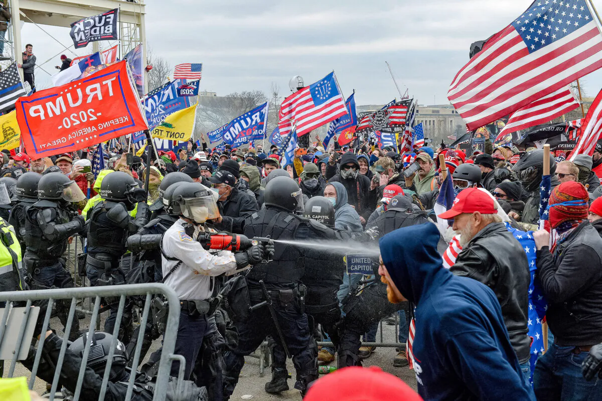 Metropolitan Police use high-velocity pepper spray against protesters on the West Plaza of the U.S. Capitol on Jan. 6, 2021. (Joseph Prezioso/AFP via Getty Images)