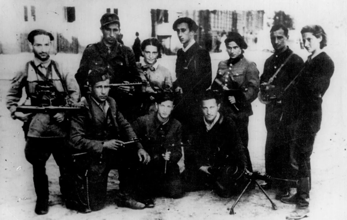 Members of the Vilna resistance. (Ghetto Fighters' House Museum)