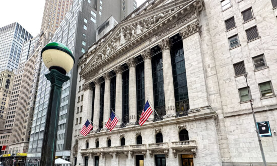 Stock Prices Defy Economic Weakness