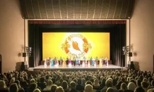 Business Owner Felt Shen Yun’s Spiritual Energy Before Entering the Auditorium