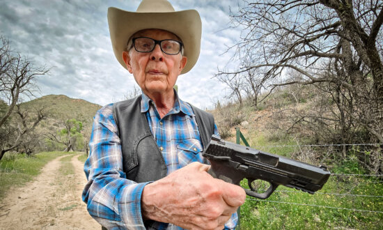 ‘You’re Either a Cowboy or a Wimp’—Rancher, 85, Reveals Grim Realities on US–Mexico Border