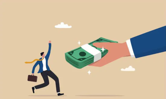 Bonus Versus Salary Bump, Family Squabbles, and More Reader Quandaries