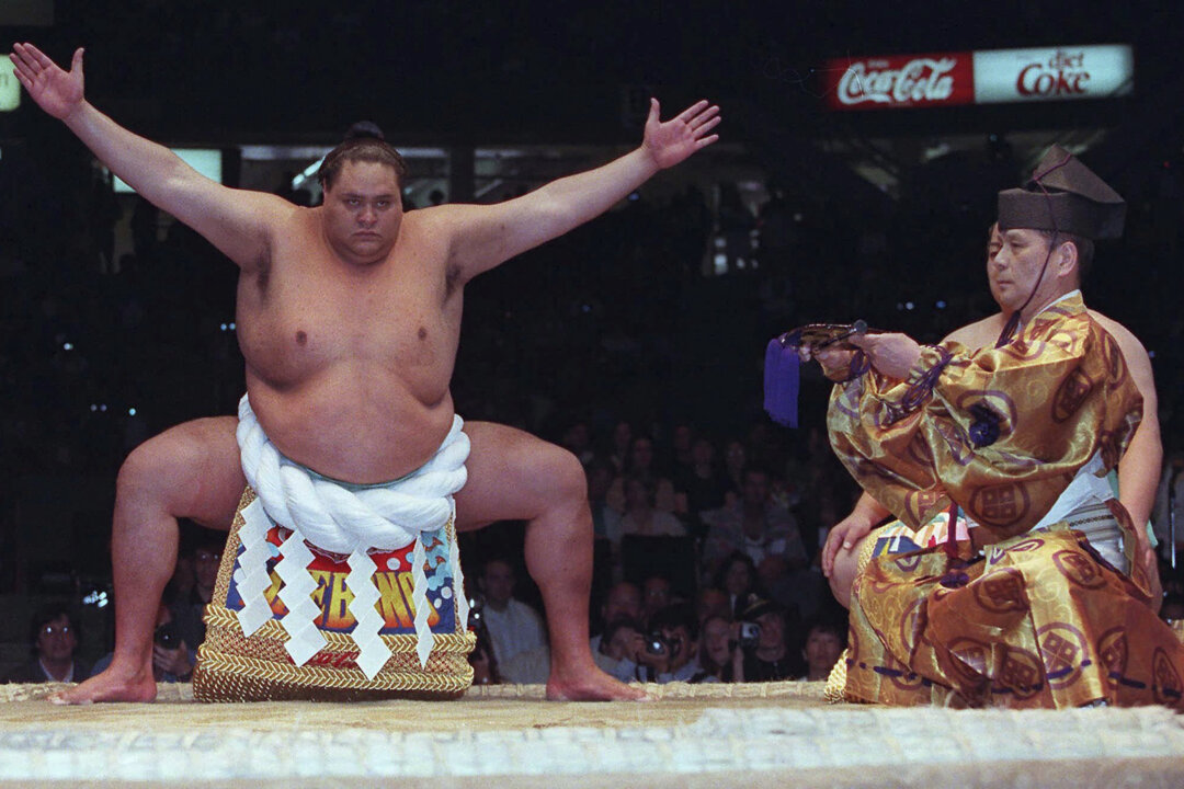 Hawaii-Born Sumo Champion Akebono Dies in Japan | The Epoch Times