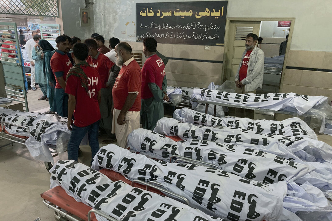 Bus Carrying Pilgrims Crashes in Southwest Pakistan, Killing 17 People and Injuring 16