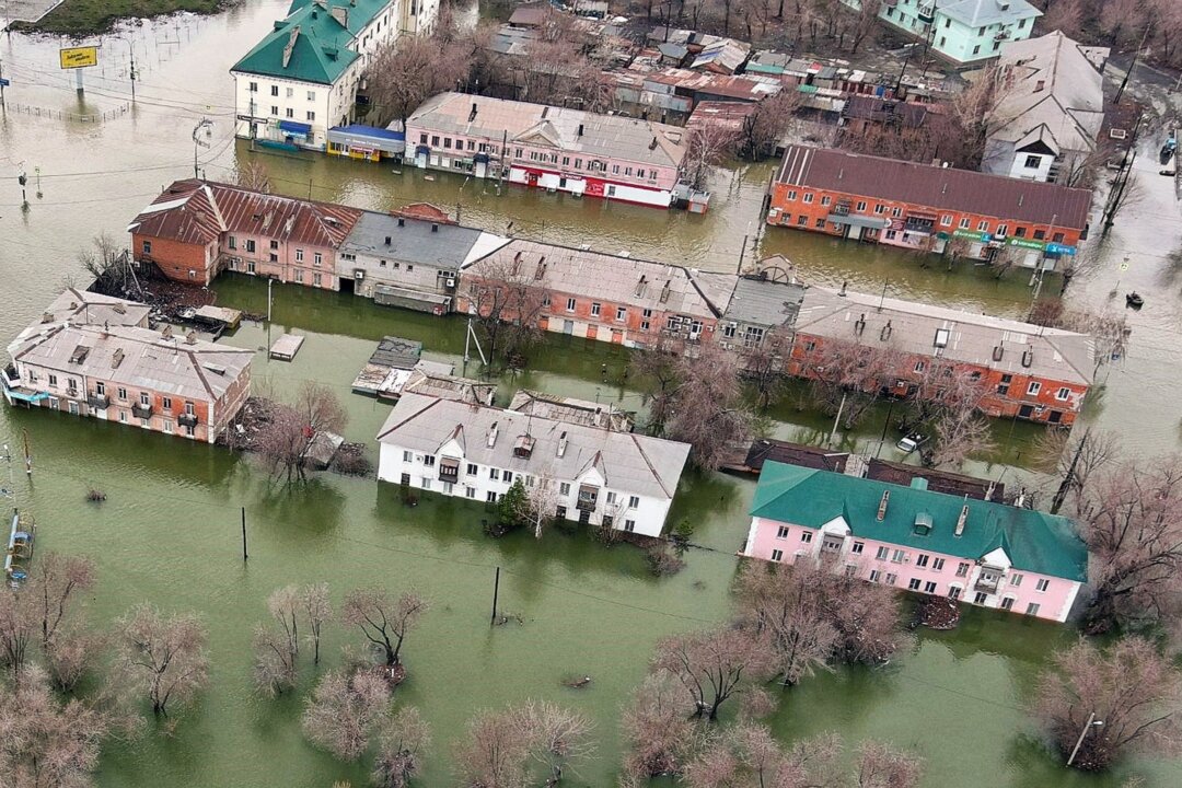 Thousands Flee Homes in Russia, Kazakhstan Amid Worst Flooding in Region’s Recorded History