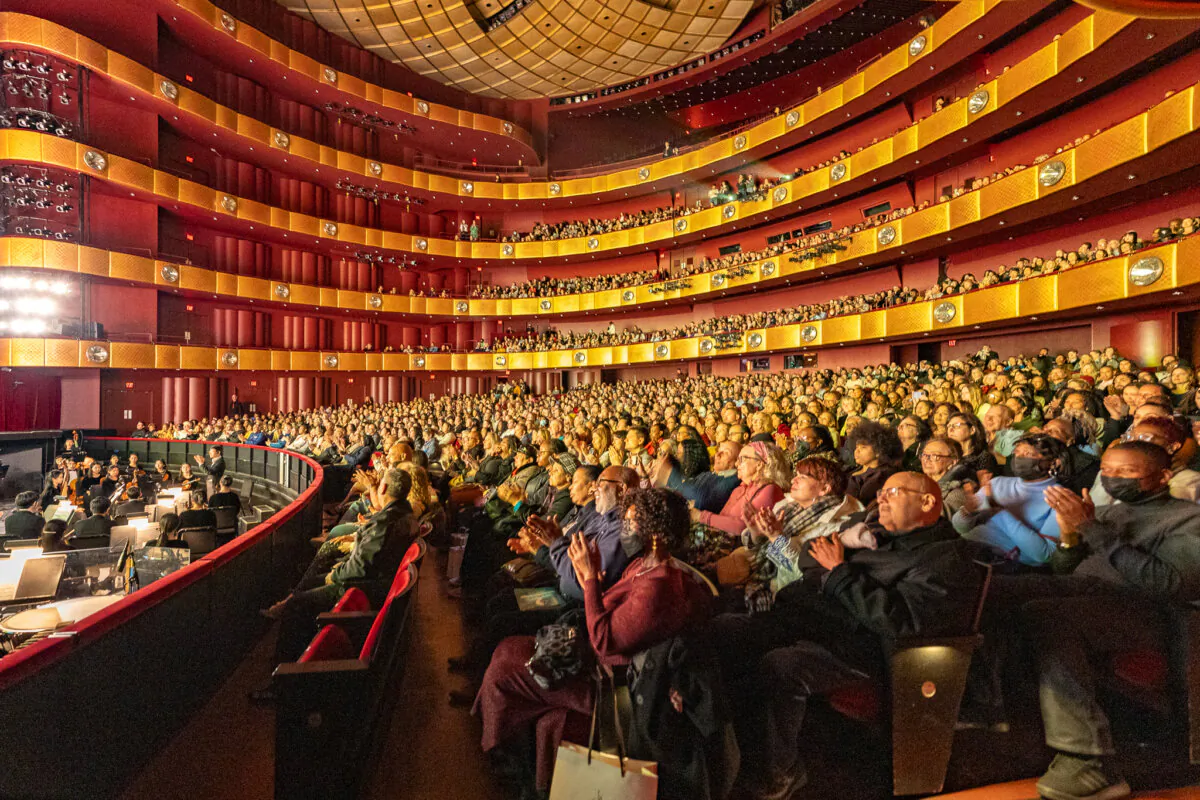 Shen Yun Performing Arts' audience during a curtain call at the David H. Koch Theater at Lincoln Center on April 6, 2024.. (Dai Bing/The Epoch Times)