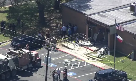 1 Dead, Several Injured After 18-Wheeler Crashes Into Texas Government Building