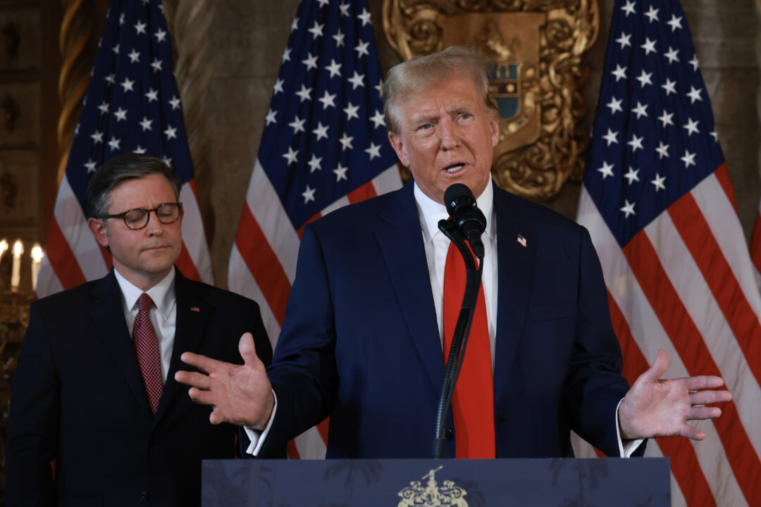 Trump Suggests Offering Aid to Ukraine in the Form of Loan